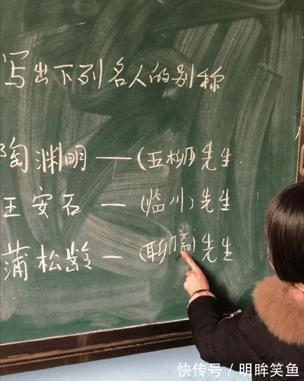 |搞笑GIF：姑娘你矜持点，你的演绎浮夸得让我害怕，哈哈哈