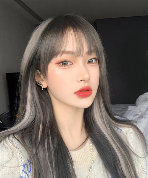 “黄头发”早就没人染了，2021年流行这几种发色，时髦显白又高级