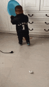 |搞笑GIF:还是我老婆持家,这不又省下几块钱的洗头钱!