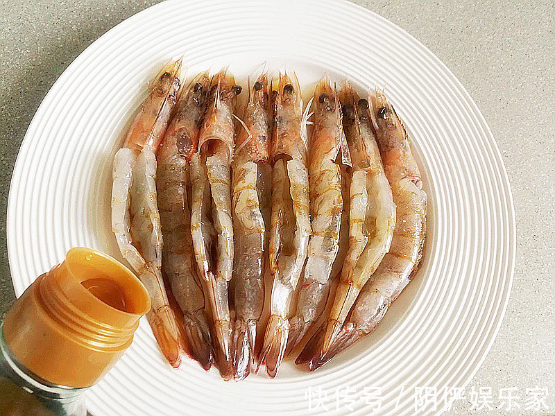 虾肉最馋人的做法，味道太鲜美了，一周吃三次，上桌就光盘