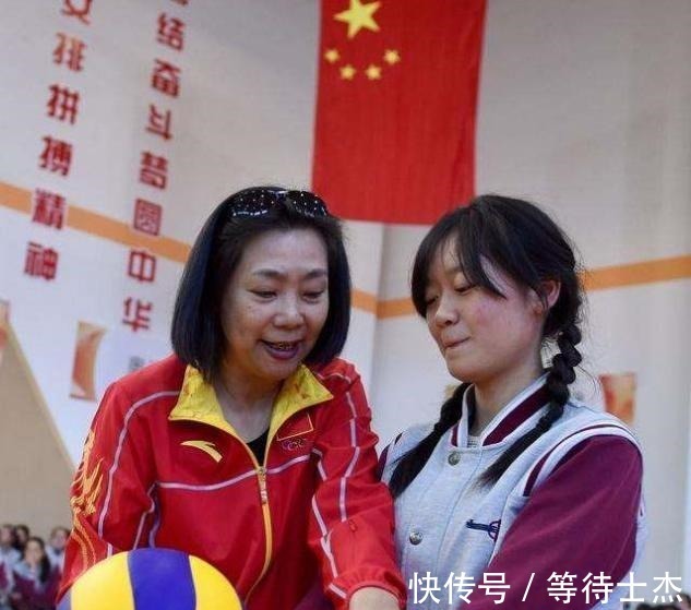 五连冠|女排5冠王，转战商场上亿身价，女儿清华博士，梁艳不走寻常路