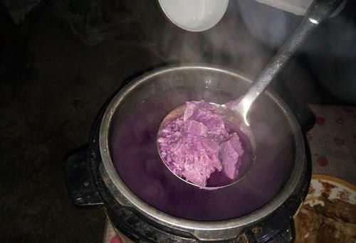 紫薯|媳妇用紫薯做的美味汤羹，满满的汇聚了对家人的爱