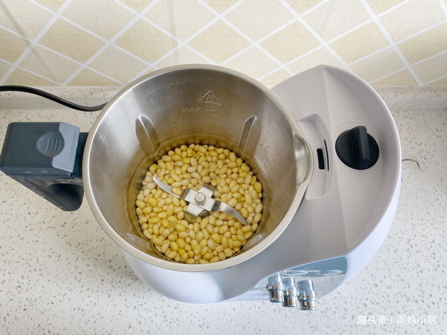 想吃豆花在家做，做法简单又卫生，半小时做一锅，成本不足两块钱