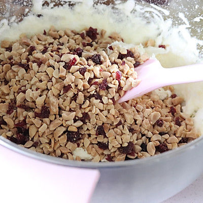 奶香浓郁牛轧糖