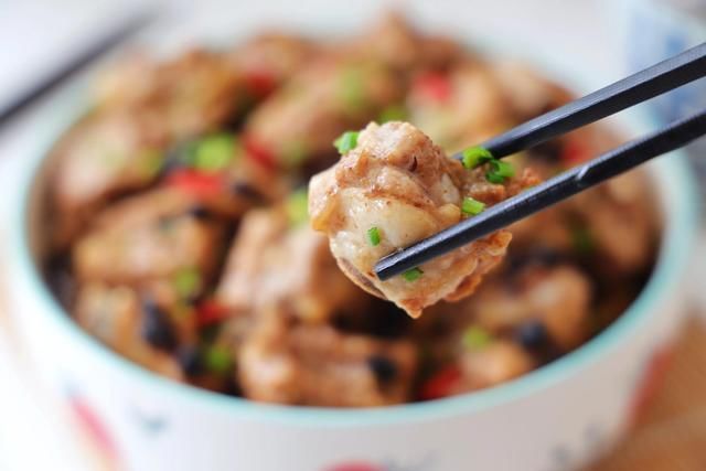 芋头|夏天排骨别红烧，蒸一蒸无油烟更健康，鲜香滑嫩，多吃也不上火