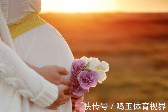 产妇|产妇生完双胞胎，突然大喊“等一下”！医生检查后发现有惊喜