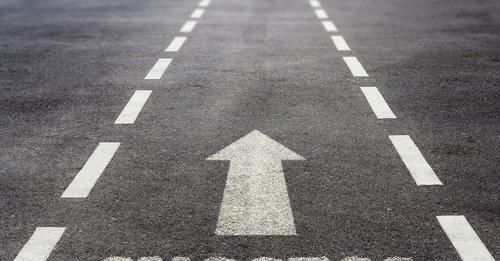 作家|小伙初二辍学靠和疯子聊天成作家:不走寻常路的人,到底有多赚?