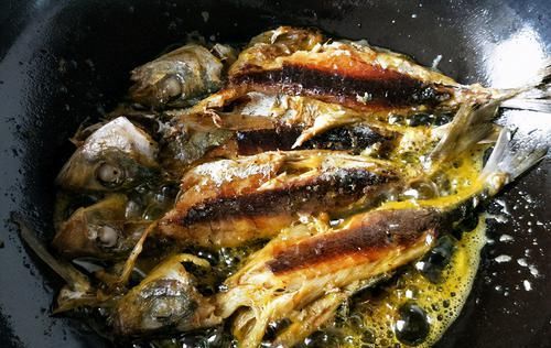 冬天碰到这鱼我从不还价，买它好几斤，酱油水简单一煮就很美味