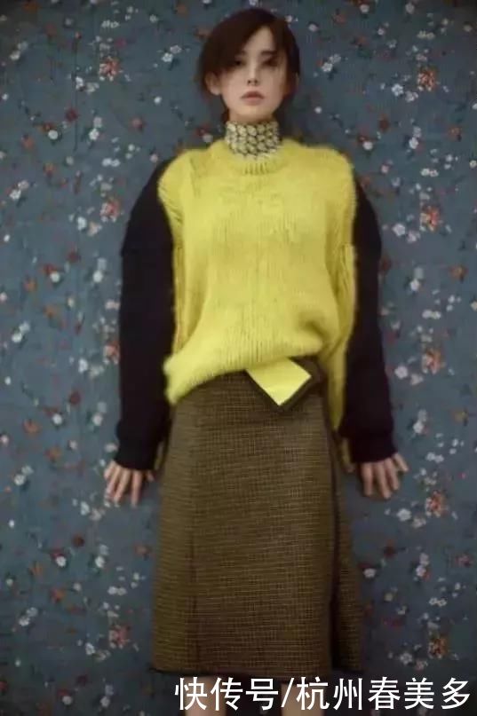毛衣流行这么塞，修饰腿型还显高5cm