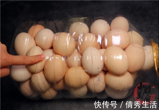 油桶|空油桶如何装鸡蛋，姑娘教我小妙招，没想到这么简单，太实用了