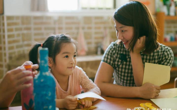 幼儿园老师布置作业，让小朋友模仿“世界名画”，网友：情景再现