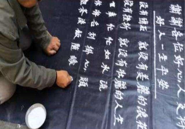 大街上乞丐的字那么漂亮,专家为何批评不值一提,艺术也看出身