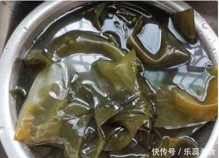 泡海带时,直接用水泡就“废”了,跟着我做,海带干净无腥味