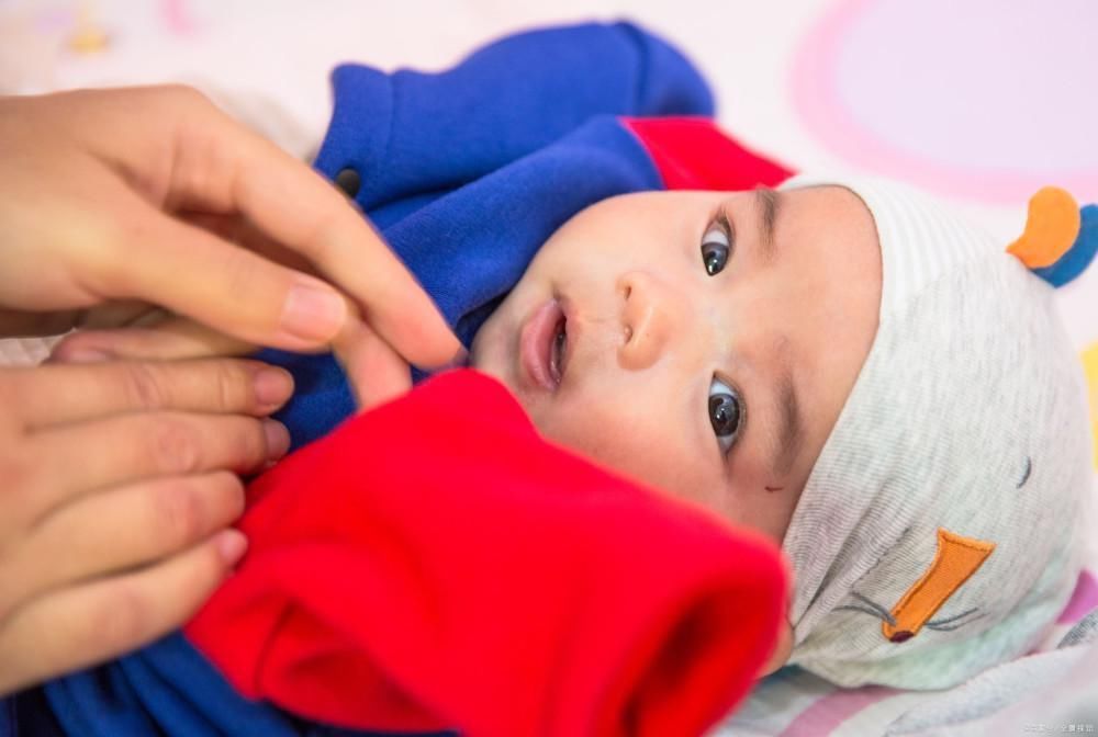 宝宝|一根筷子把2岁多孩子的脖子戳穿！这些物品家有宝宝的要格外小心