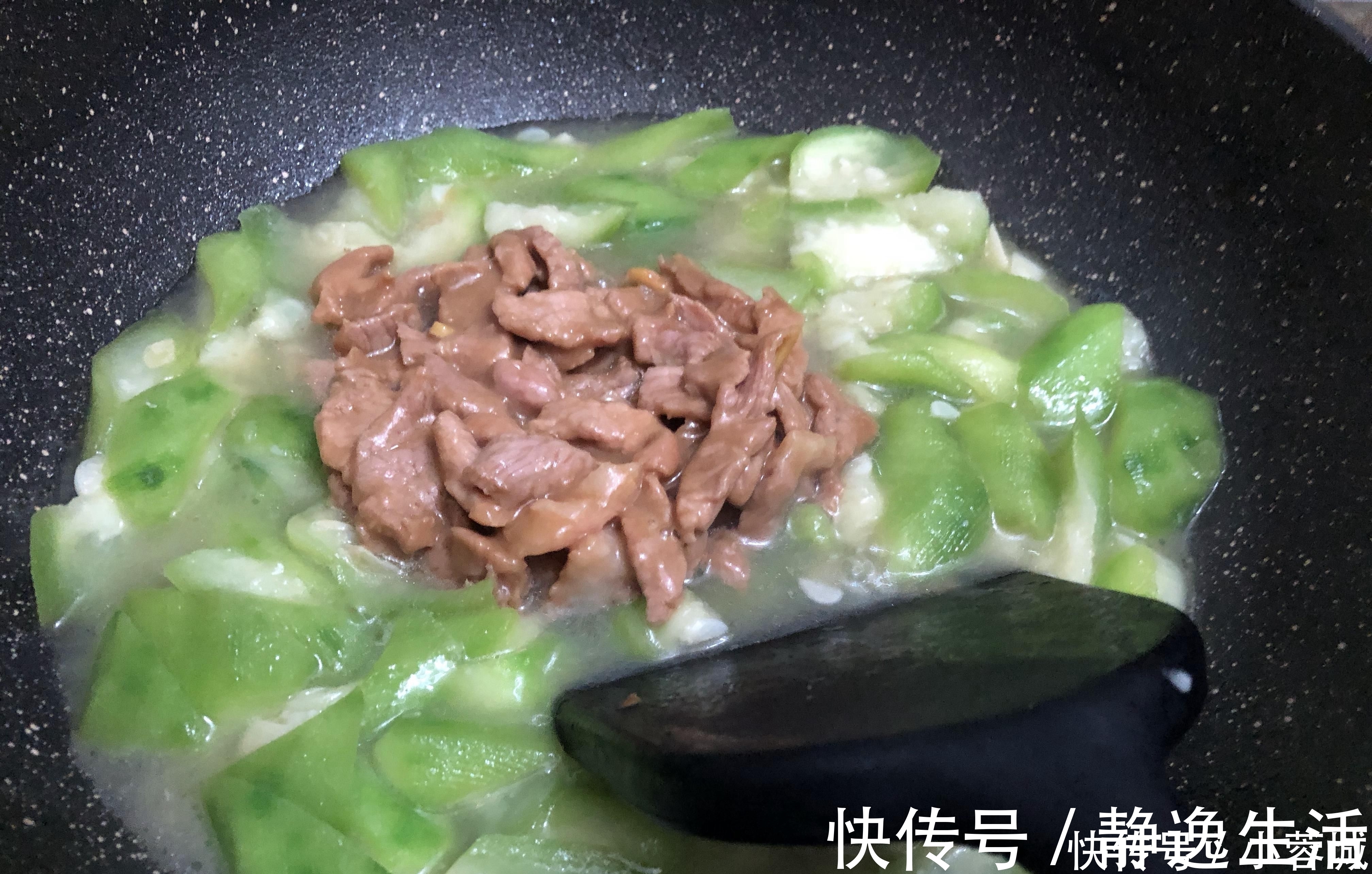 丝瓜皮|夏天，多给家人吃此瓜，瓜肉相结合，营养美味，连汤汁都吃精光