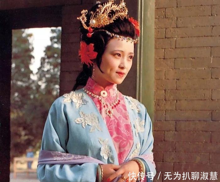 宁国府已是三代单传,书中为什么没见贾蓉与秦可卿的夫妻描写?