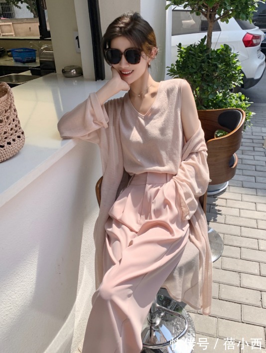 韩系|秋天想穿得时髦不费力?建议参考韩系小姐姐的造型,温柔有质感