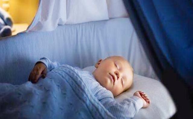 损失|儿科医生:孩子睡前有2种习惯,14岁后很难长高,白白损失10cm