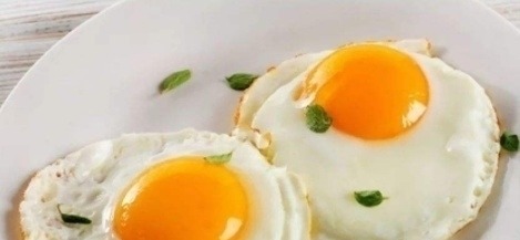 煎荷包蛋，到底用凉油还是热油？加入一点“它”，鸡蛋完整不粘锅