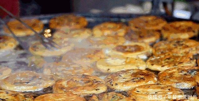 不和面不放油,3分钟吃到葱油饼!够酥、够香、够味!