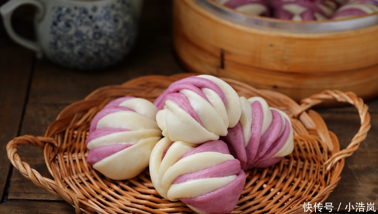 无需任何技巧就能做出双色花卷，层次分明、暄软香甜，漂亮极了！