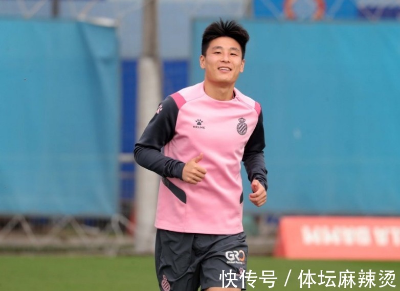国足|武磊称每次回到国足都很开心,没错,替补席坐久了容易腰间盘突出