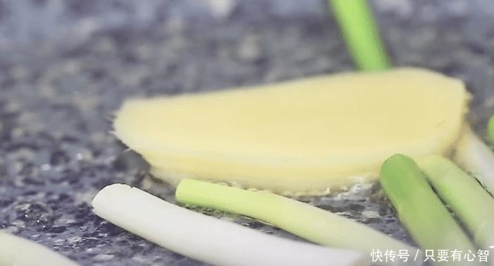 把准备好|板栗焖鸡的好吃做法,鲜香肉嫩,营养美味,孩子爱吃的家常菜