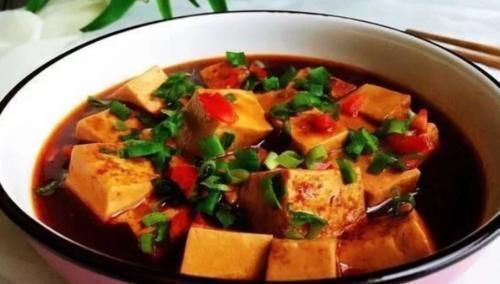 入味|做红烧豆腐时,先用油煎还是直接炖很多人都做错,难怪不入味