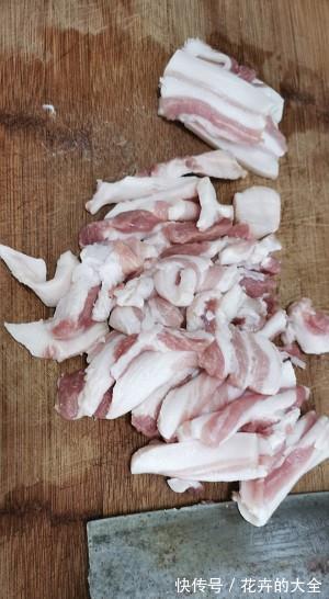 不能出门吃烧烤，自己在家试试椒盐五花肉，一样美味，动手吧
