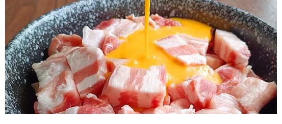 糯米|五花肉要怎么做才好吃呢？加上两颗鸡蛋，比红烧还要香