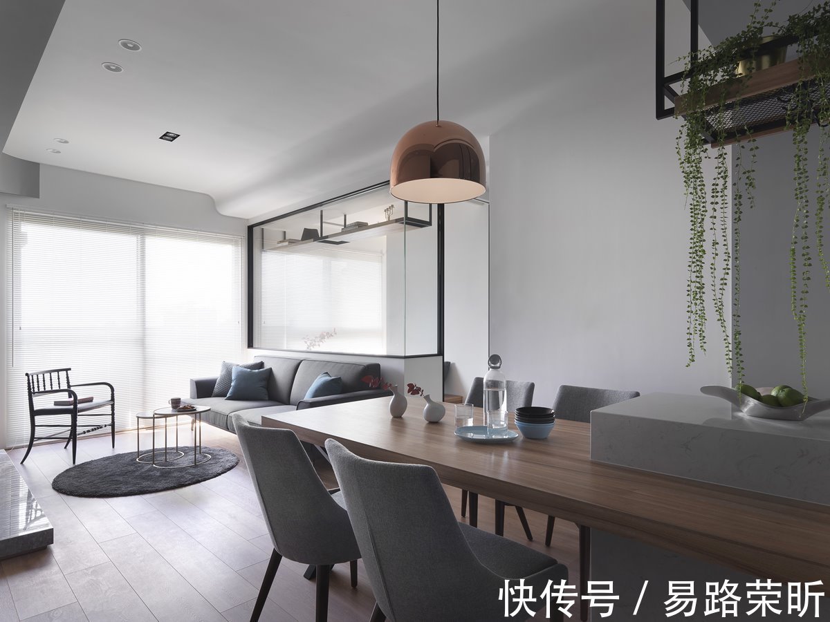 桌面|如何在有限空间中满足生活需求，同时还能住出宽敞空间感？