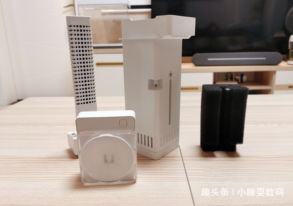 哪种鱼缸更适合养鱼画法几何AI智能鱼缸,水质监测还能自动喂食