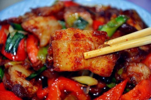 瘦肉|买五花肉，挑“上五花”还是“下五花”？牢记3特点，不花冤枉钱