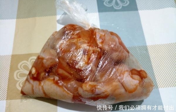 红烧的时候,放这两种调料就等于白炖!许多人不理解,难怪肉柴有股腥气