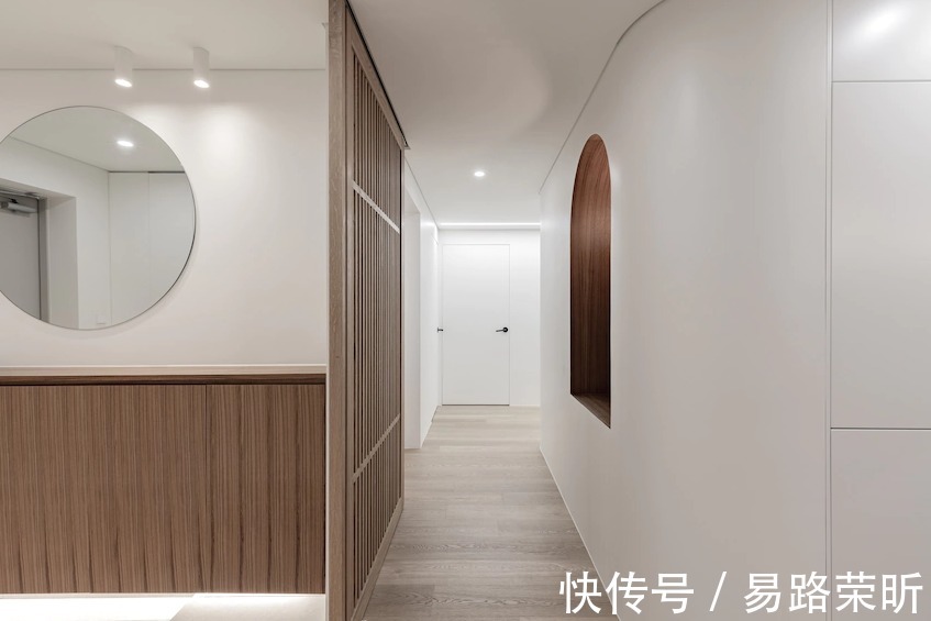 客餐厅|这是一套有30年历史的老公寓了,将空间布局重做调整与规划,打造出三室三厅的格局。