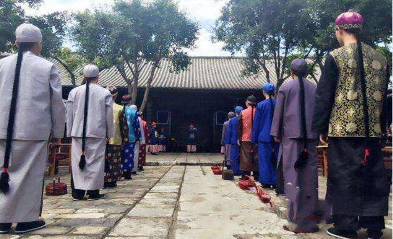 发生|范进50多岁才中举,看他身份地位发生多大变化?难怪他会发疯