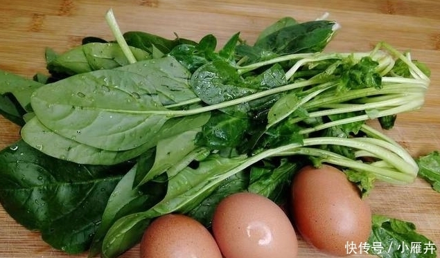 2碗面粉一把菠菜,不用水不用油,简单一做,孩子抢着吃