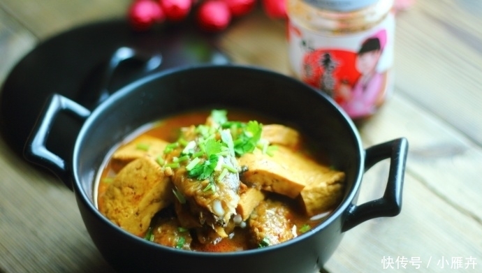 天冷了给家人炖一锅小黄鱼炖豆腐，鱼肉鲜嫩，风味独特，常吃补钙