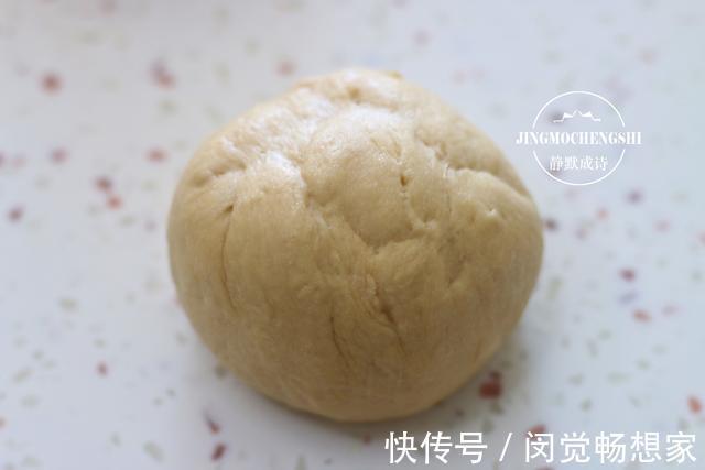 夏天就喜欢蒸开花大馒头，放把红糖和坚果，香甜好吃，家人都爱