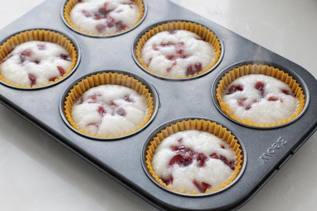 无需揉面的米发糕,搅一搅、蒸一蒸,香甜Q弹有嚼劲,比馒头简单