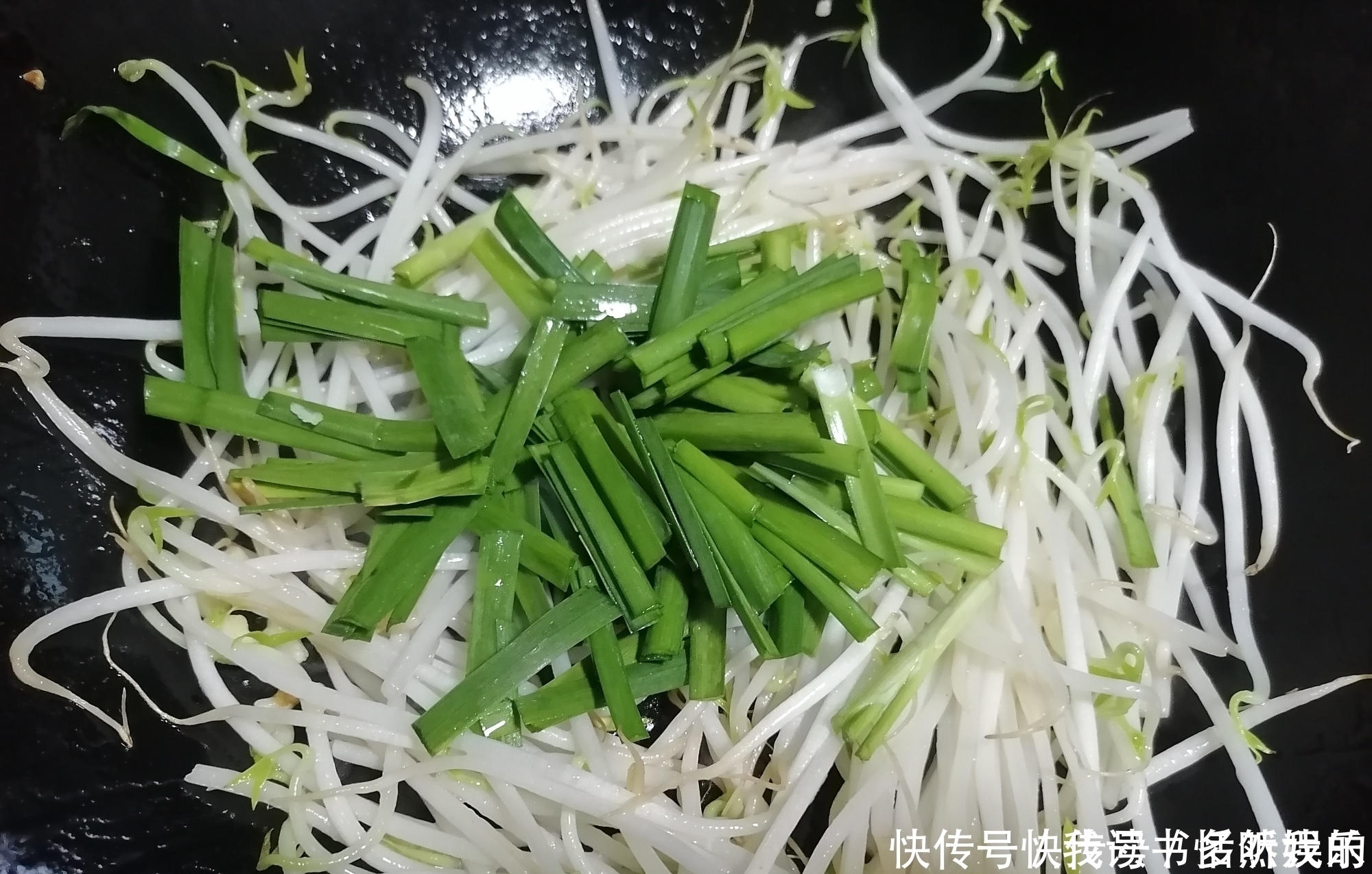 这菜是天然“推粪机”，润肠通便，每天吃一次，排出宿便，真轻松