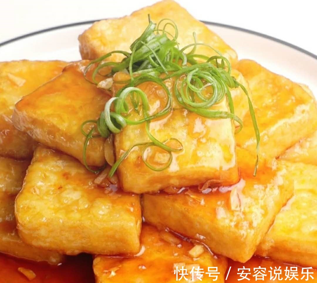 豆腐不用煮,不用放肉,味道香浓,豆腐入味,看着就想吃