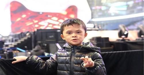 马云|还记得那个长的像马云的小男孩吗？5年后状况如何？网友：心痛