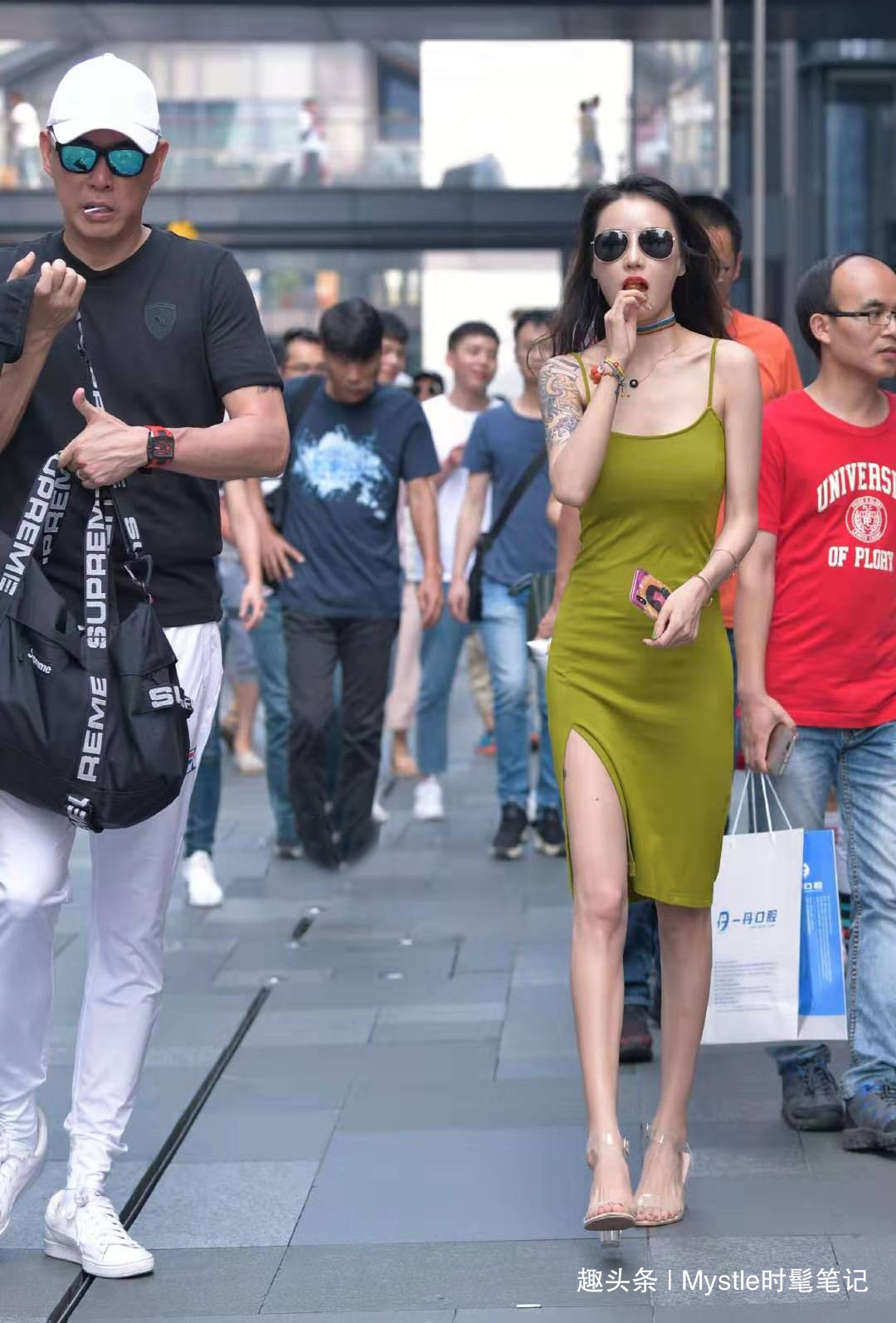 穿搭 想要让日常穿搭美美的,那就来点牛油果绿色的裙子,简单又显气质