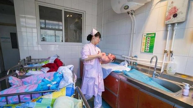 女孩儿|产妇被告知生的男孩,第二天却翻盘成小公主,查看监控一家人乐了