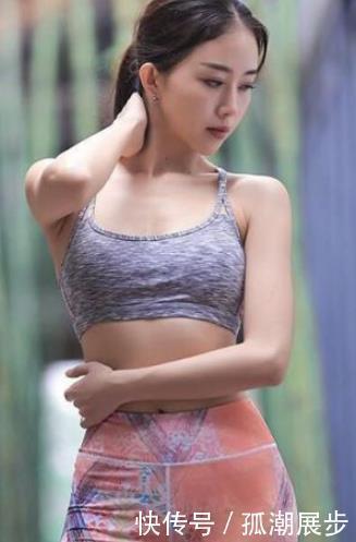 街拍|街拍俏丽多姿的打底裤美女，身姿优雅，彰显仙女般的魅力