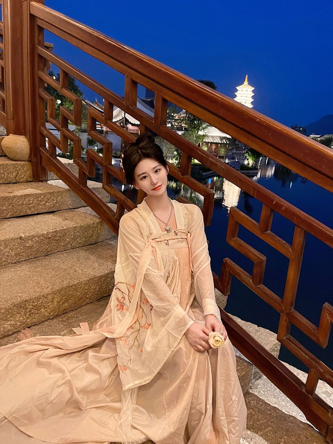 小姐姐|汉服小姐姐迷人街拍, 贵气华美, 千金气质太迷人