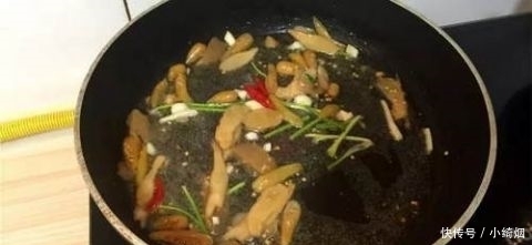 鸡身上“最值钱”的部位,肉贩子都留着自己吃,一只鸡就一个