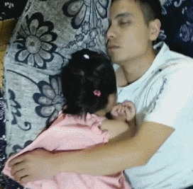 |搞笑GIF: 姜还是老的辣 以后再也不跟老丈人打牌了