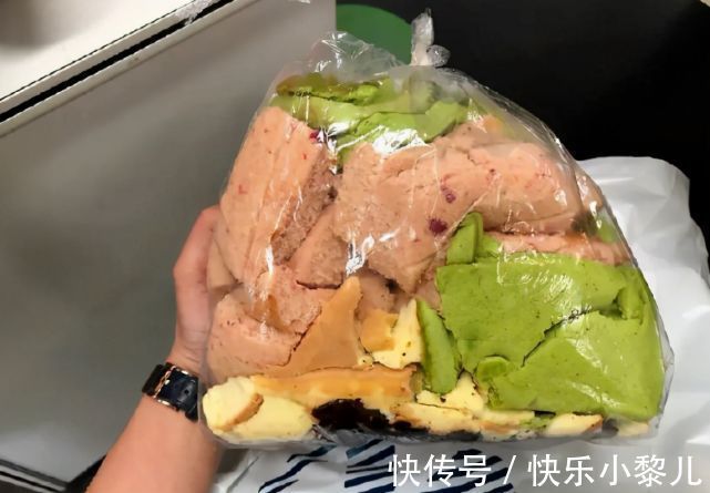 物质教育|娃想吃蛋糕,家长买一兜“边角料”遭骂:你的态度决定孩子的高度